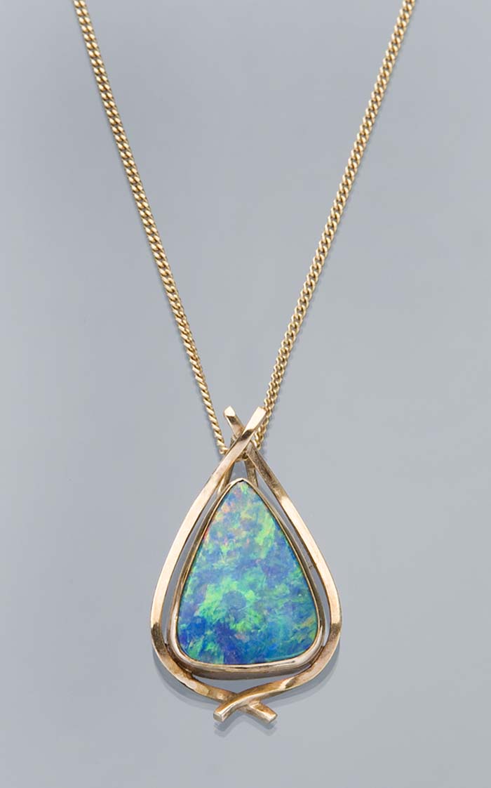 Opal-Anhänger, Kette.