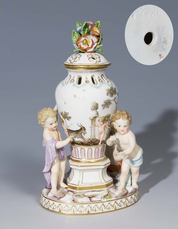 Amoretten-Potpourri-Vase.