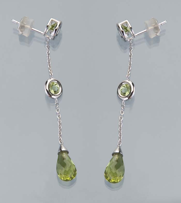 Paar Peridot-Ohrstecker.