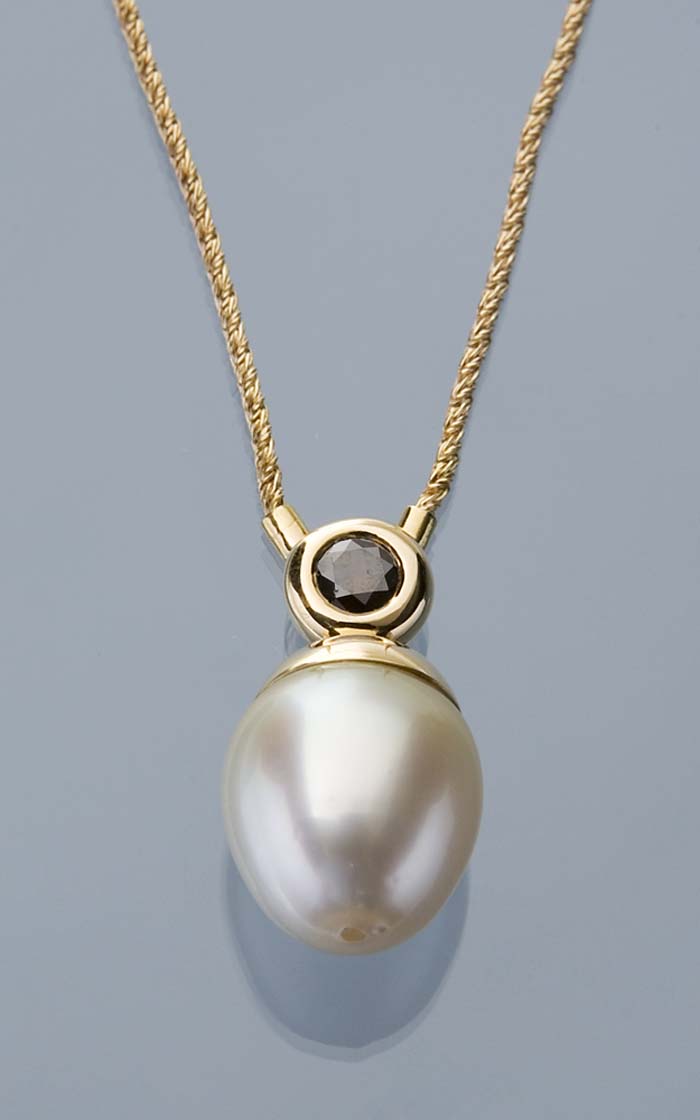 Brillant-Perlen-Collier.