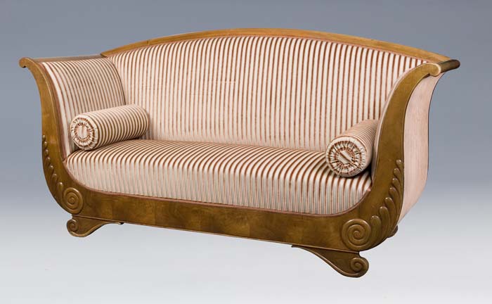 Großes Biedermeier-Sofa.