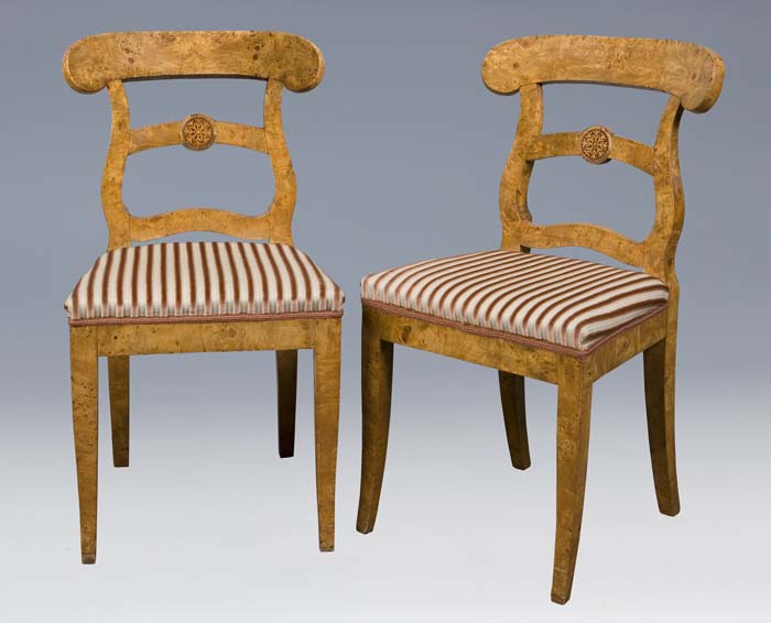 Paar Biedermeier-Stühle.