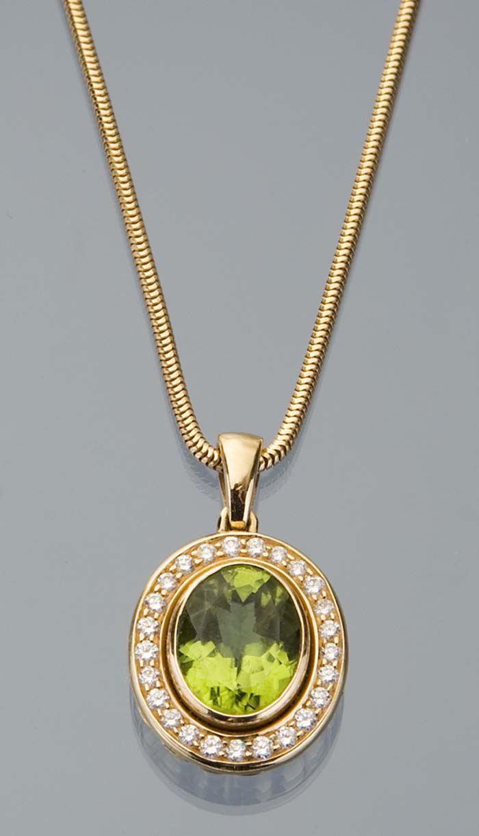 Peridot-Brillant-Anhänger, Kette.