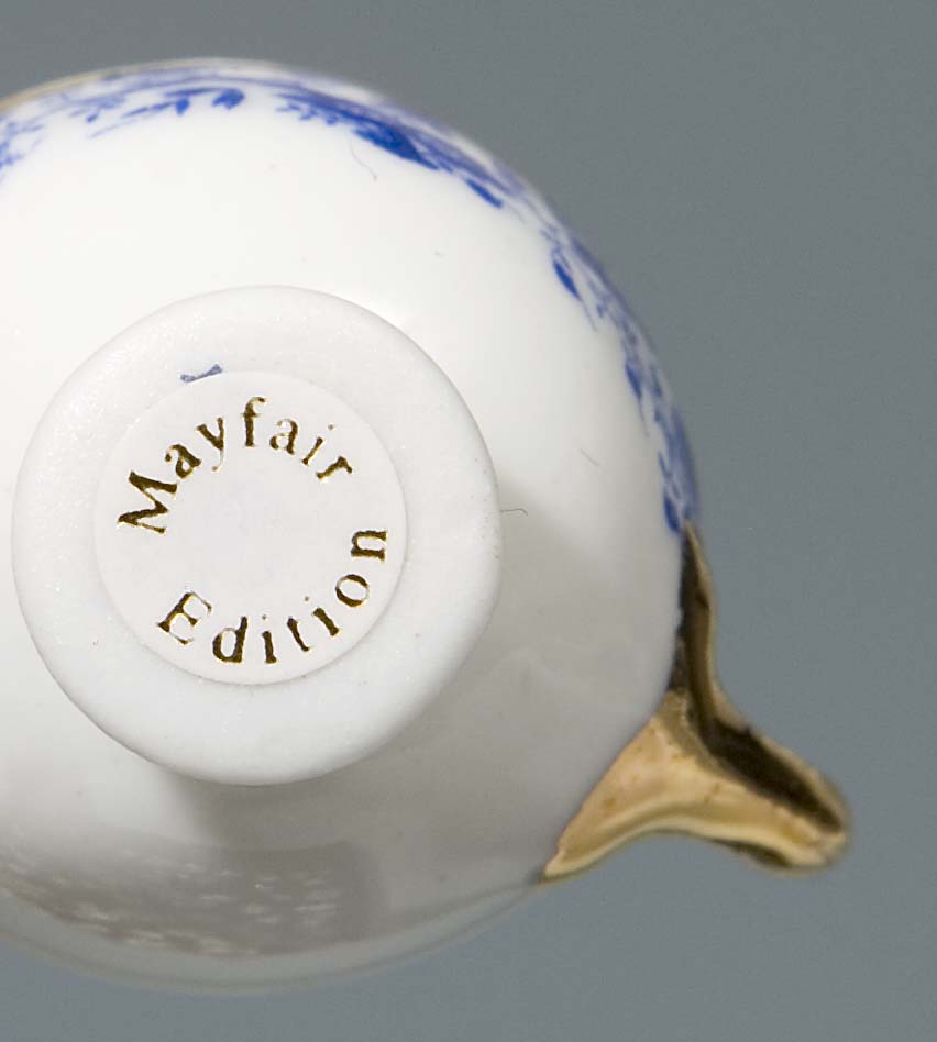 Porzellanminiatur Mayfair Edition 2001 Kaffeetasse 4 cm hoch 