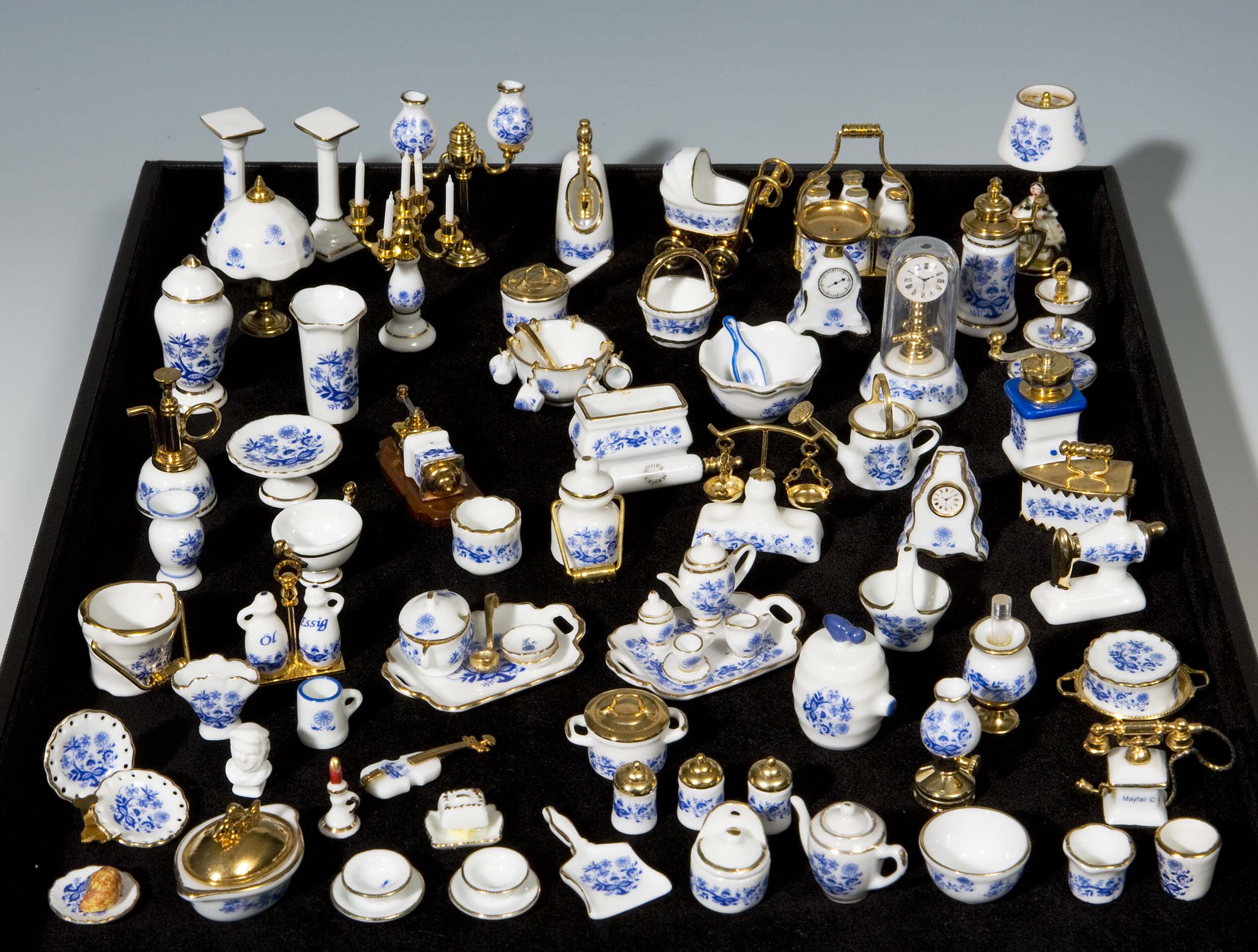 Porzellanminiatur Mayfair Edition 2001 Kaffeetasse 4 cm hoch 