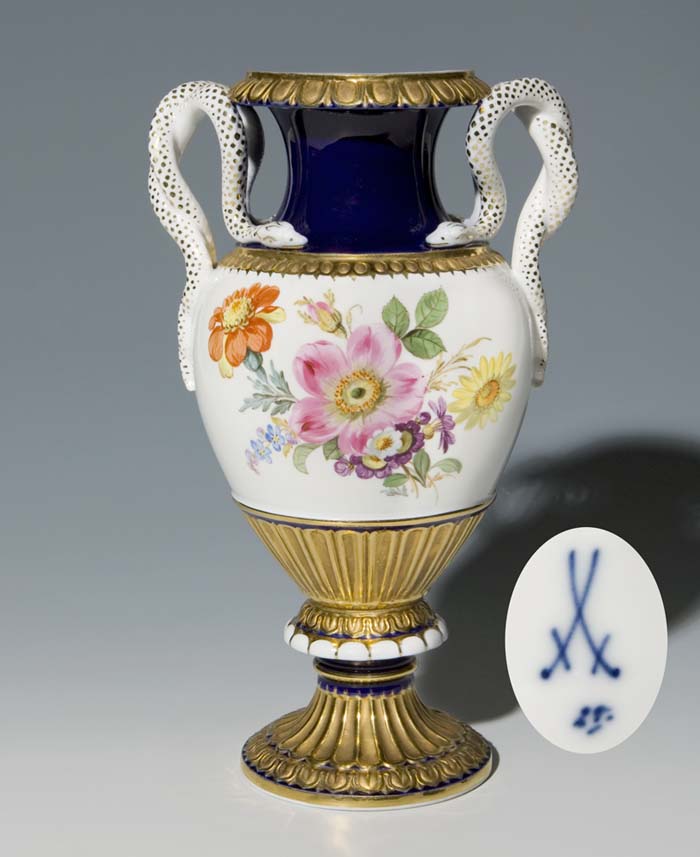 Schlangenhenkelvase.