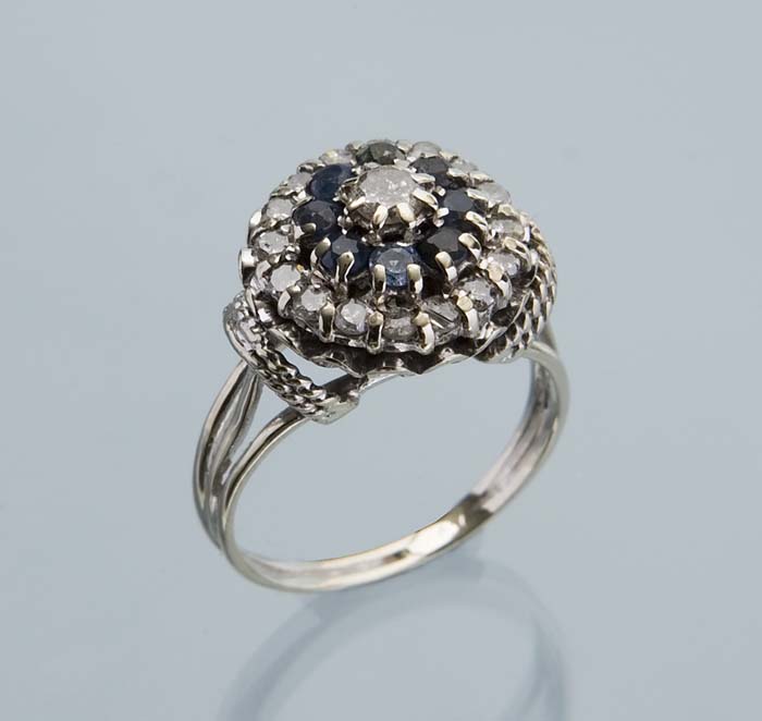 Saphir-Diamant-Ring.