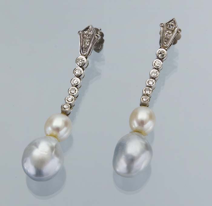 Paar Perlen-Brillant-Ohrringe.