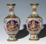 Pendant Ostasiatica Cloisonné-Vasen.
